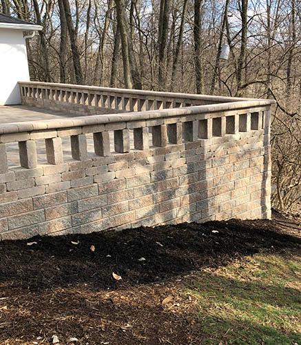 Landscaping wall for built up paver patio