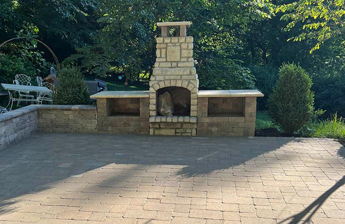 Outdoor fireplace installation team 