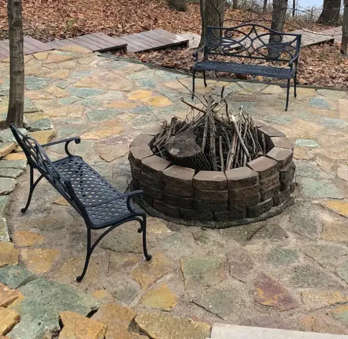 Fire%20Pit%20Patio%20with%20Flagstone