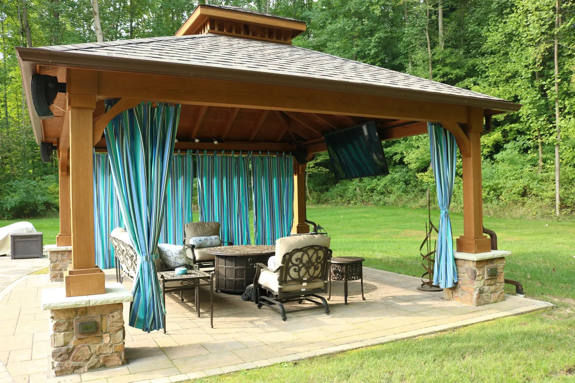 Cascade%2C%20Classic%20roof%2C%20Cedartone%20stain%2C%20Curtains