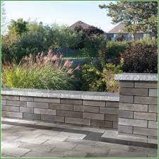 Lineo Dimensional Seat Wall with Landscaping